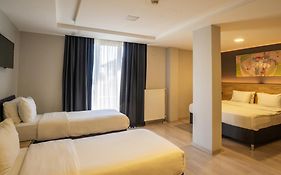 Adresin Hotel